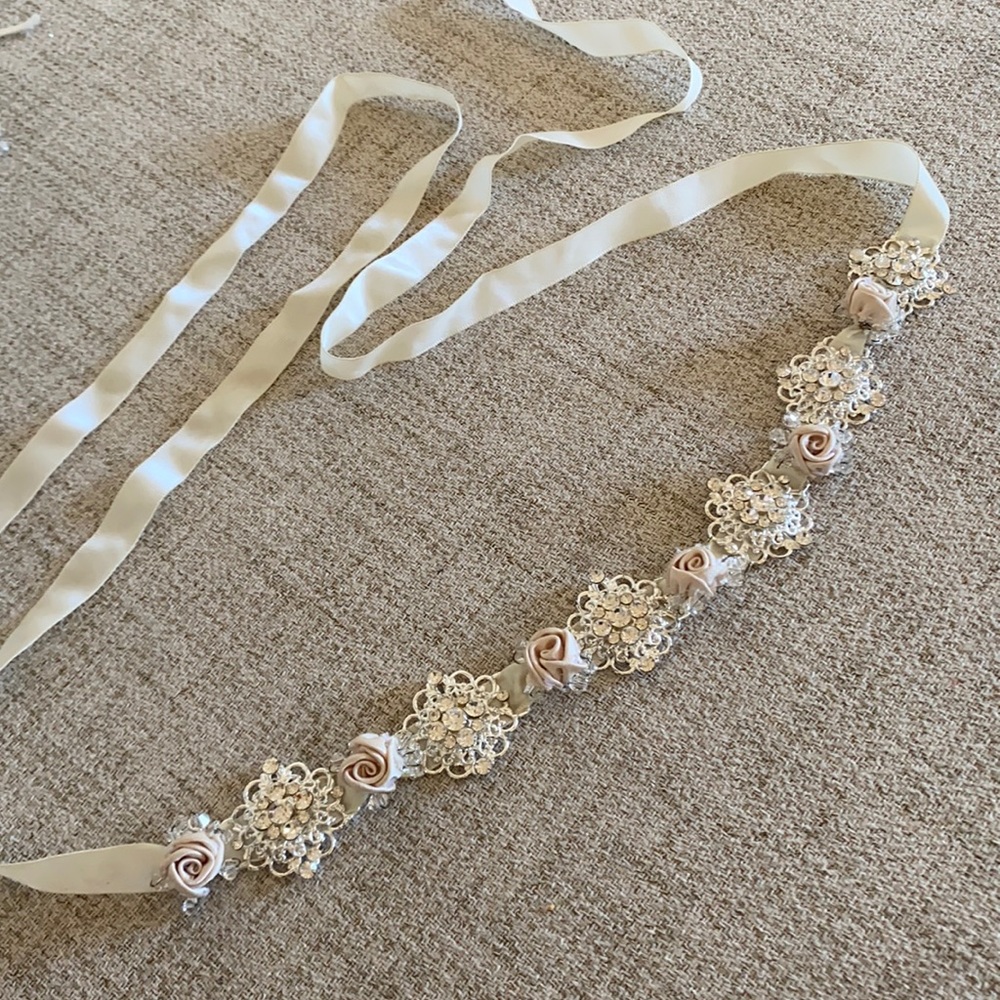 🪞 NEW satin and rose flower crystal tie up ribbon belt - Picture 2 of 7